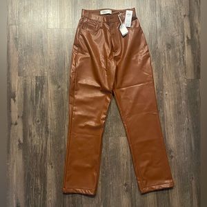 A&F NWT Curve Love 90’s Straight Vegan Leather Pants